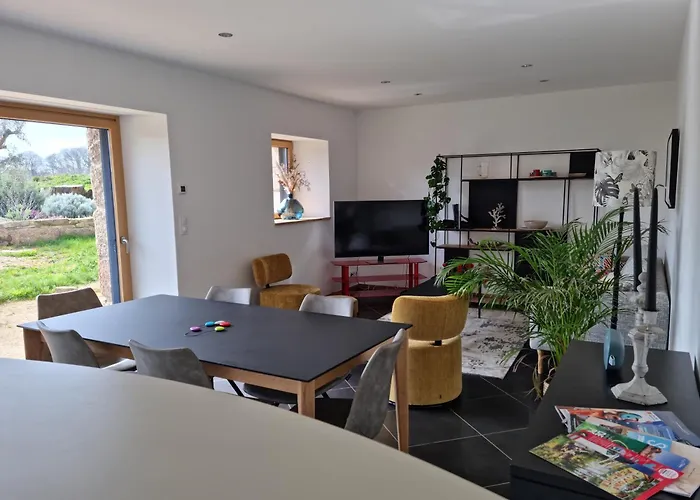 Longere Renovee Sur Les Hauteurs De Perros-Guirec